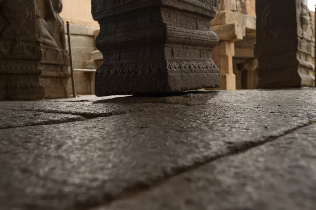 Hanging Pillar Of Lepakshi Temple